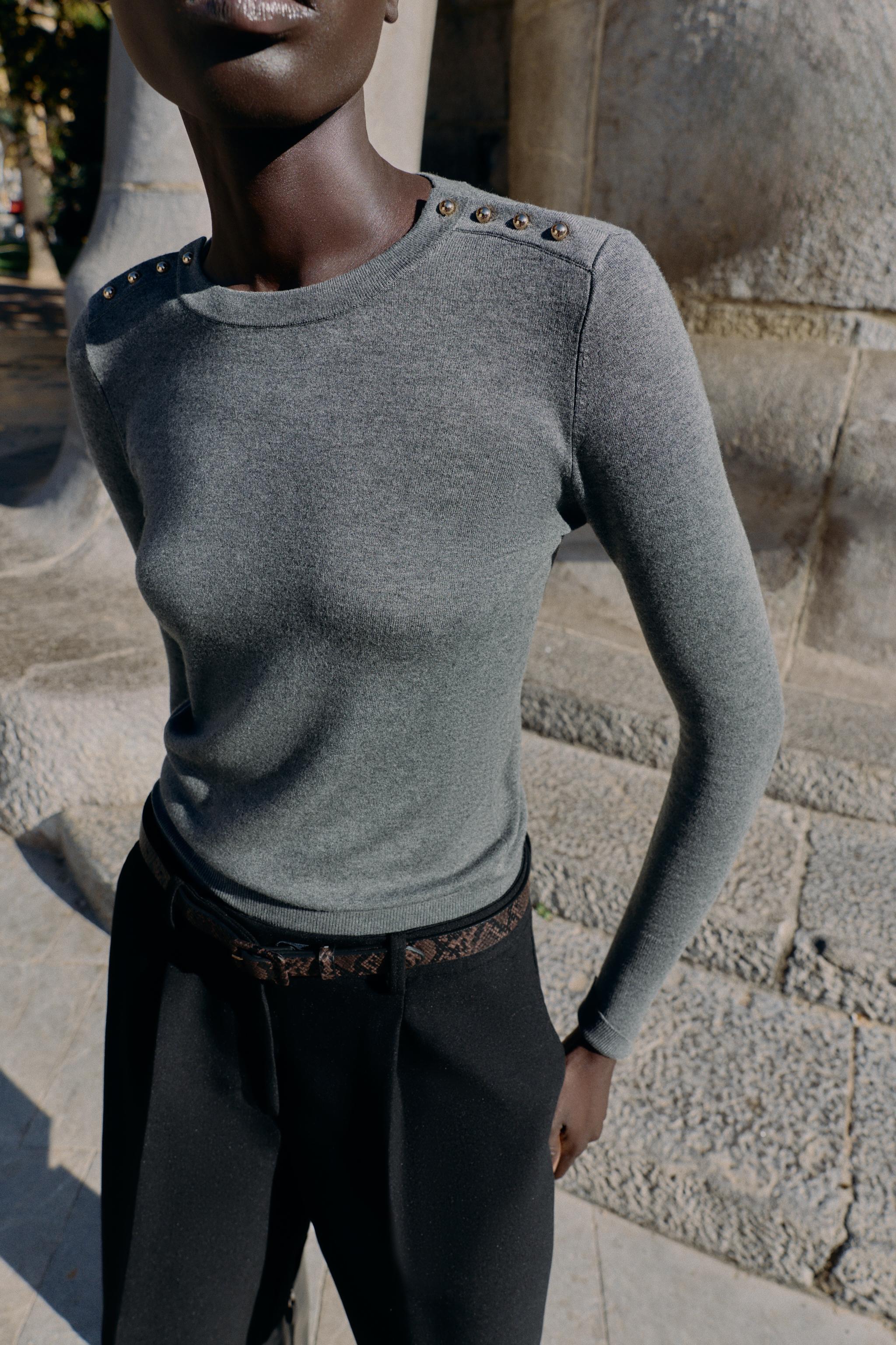 PULL EN MAILLE À BOUTONS